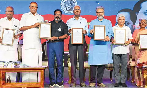 விடுதலை சிறுத்தைகள் கட்சி சார்பில் சபாநாயகர் அப்பாவு உள்பட 7 பேருக்கு விருது