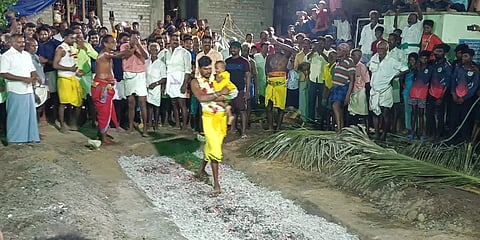 மாரியம்மன், திரவுபதி அம்மன் கோவில் தீமிதி திருவிழா