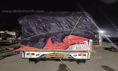 இலங்கைக்கு கடத்த முயன்ற 1¼ டன் பீடி இலைகள் பறிமுதல்