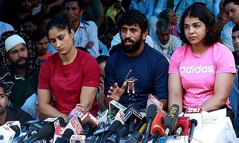 ஜூன் 4-ல் மல்யுத்த வீரர்களுக்கு ஆதரவாக நாடு தழுவிய போராட்டம்; எஸ்.எப்.ஐ., டி.ஒய்.எப்.ஐ. அமைப்புகள் அறிவிப்பு