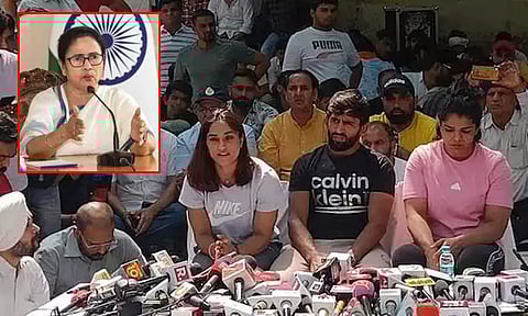 நமது நாட்டின் பெருமை... மல்யுத்த வீரர்களுக்கு நீதி கோரி மம்தா பானர்ஜி பேரணி