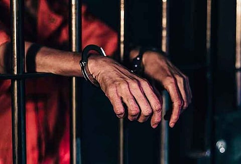 சிறுமி பாலியல் பலாத்காரம்:கோவில் பூசாரிக்கு 13 ஆண்டு சிறை தண்டனைதர்மபுரி மாவட்ட விரைவு மகளிர் கோர்ட்டு தீர்ப்பு