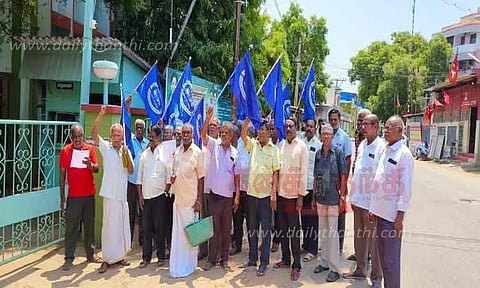 ஓய்வு பெற்ற போக்குவரத்து தொழிலாளர்கள் ஆர்ப்பாட்டம்