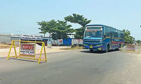 திருத்தணியில் சாலை விபத்துகளை தடுக்க 5 இடங்களில் தடுப்புகள் - போலீசார் நடவடிக்கை