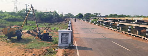 காவனூரில் உயர்மட்ட பாலம் அமைக்க மண் ஆய்வு பணி