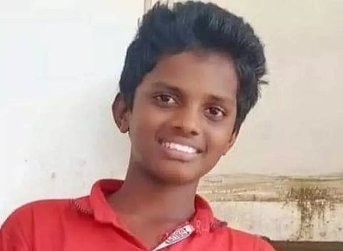 மங்கலம்பேட்டை அருகேபள்ளி மாணவன் தூக்குப்போட்டு தற்கொலைசெல்போனில் கேம் விளையாடியதை தந்தை கண்டித்ததால் விபரீத முடிவு