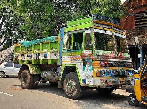 பவானி அருகே மண் கடத்திய லாரி பறிமுதல்