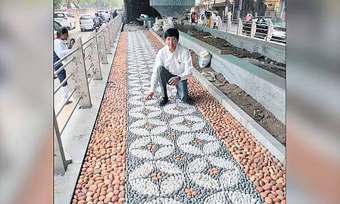 சேதமான சாலைகளை சீரமைக்க வேண்டும்: அதிகாரிகளுக்கு மாநகராட்சி கமிஷனர் அறிவுறுத்தல்