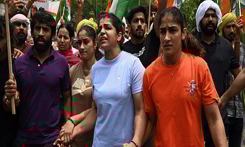 மல்யுத்த வீரர்களுக்கு கபில்தேவ் உள்ளிட்ட முன்னாள் கிரிக்கெட் வீரர்கள் ஆதரவு