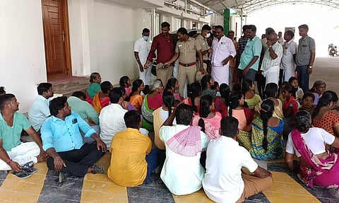 கள்ளக்குறிச்சி கலெக்டர் அலுவலகத்தில் பொதுமக்கள் தர்ணா