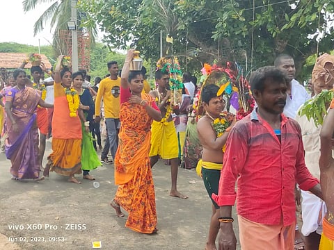 பாலசுப்பிரமணியர் கோவில் திருவிழாவில் பால்குட ஊர்வலம்...!