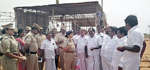 பந்தல் மேடை அமைக்கும் பணி தீவிரம்