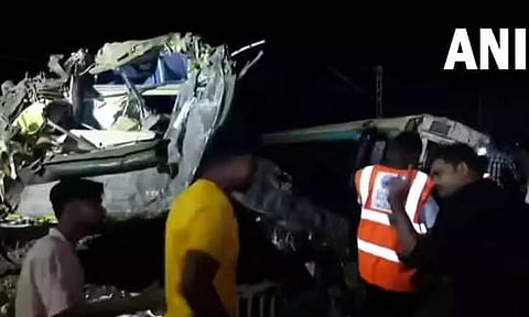 ரெயில் விபத்து தொடர்பாக தமிழக காவல்துறை சார்பில் உதவி எண்கள் அறிவிப்பு