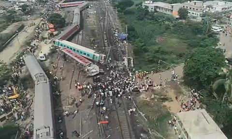 ஒடிசாவில், 2 முறை, வெள்ளி கிழமை இரவில்... விபத்தில் சிக்கிய கோரமண்டல் எக்ஸ்பிரஸ் ரெயில்