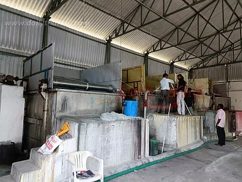 குமாரபாளையத்தில் கழிவுநீரை சுத்திகரிக்காமல் வெளியேற்றிய 3 சாயப்பட்டறைகளுக்கு `சீல்'