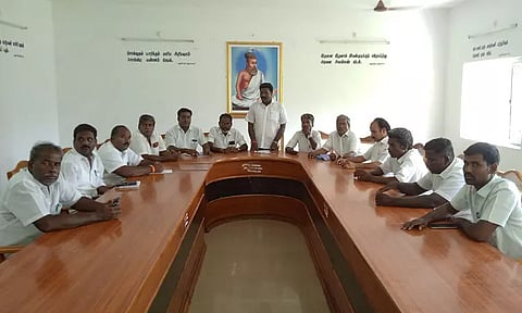 கிராம முன்னேற்ற திட்டத்தை செயல்படுத்த அனுமதிக்க வேண்டும்