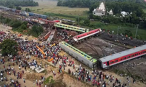 ஒடிசா ரெயில் விபத்தில் தற்போது வரை 10 பேரை தொடர்பு கொள்ள முடியவில்லை - தமிழக குழு தகவல்