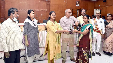 பயனாளிகளுக்கு நலத்திட்ட உதவிகள்