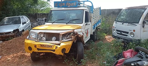 அடுத்தடுத்து 4 வாகனங்கள் மோதல்; 5 பேர் படுகாயம்