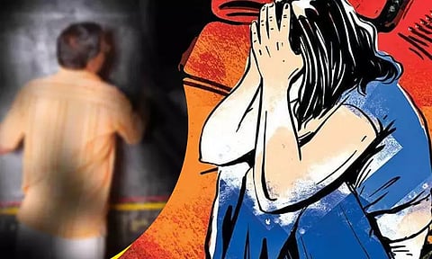 "ஆபாச பட மோகம்" சாக்லெட், சிப்ஸ் கொடுத்து 6 சிறுமிகளை வன்கொடுமை செய்த தலைமை ஆசிரியர்