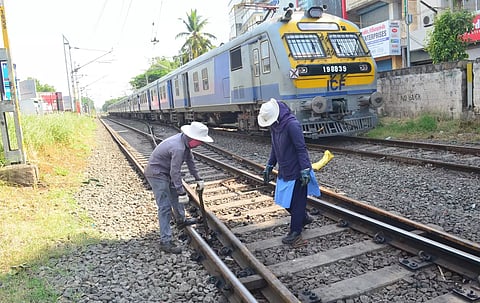ரெயில் விபத்துகளை தடுக்க தீவிர கண்காணிப்பு