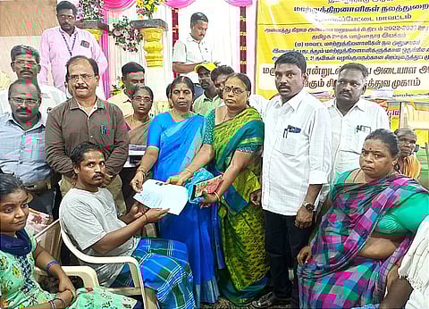 மாற்றுத்திறனாளிகளுக்கு நலத்திட்ட உதவிகள்