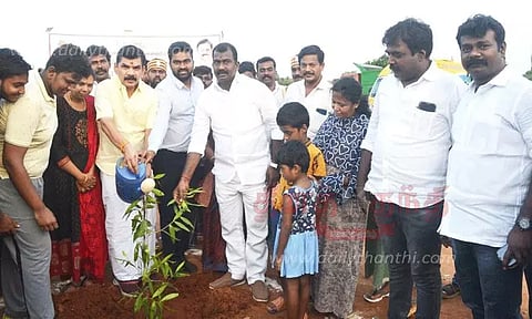 மரக்கன்றுகள் நடும் விழா