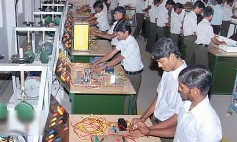 அரசு தொழிற்பயிற்சி நிலையம் - விண்ணப்பிக்க இன்று கடைசிநாள்