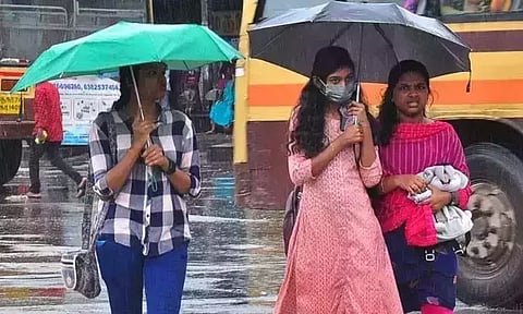தமிழகத்தில் 6 மாவட்டங்களில் அடுத்த 3 மணி நேரத்திற்கு மிதமான மழைக்கு வாய்ப்பு - சென்னை வானிலை ஆய்வு மையம்
