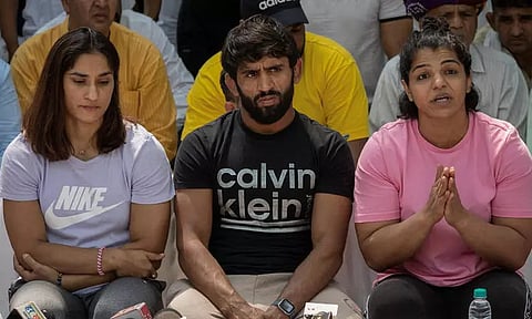 மத்திய மந்திரி அனுராக் தாகூரிடம் 5 முக்கிய கோரிக்கைகளை வைத்த மல்யுத்த வீராங்கனைகள்