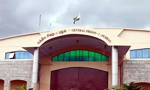 புழல் பெண்கள் ஜெயிலில் வெளிநாட்டு கைதிகள் திடீர் மோதல் - படுகாயமடைந்தவருக்கு தீவிர சிகிச்சை