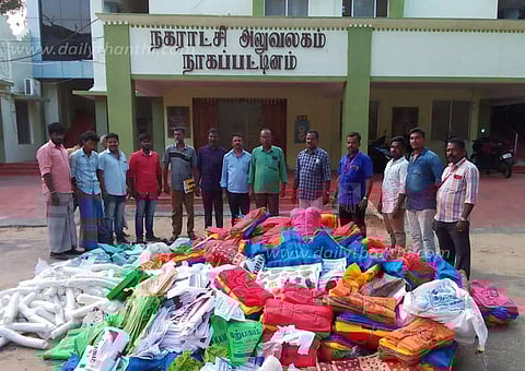 2½ டன் பிளாஸ்டிக் பொருட்கள் பறிமுதல்