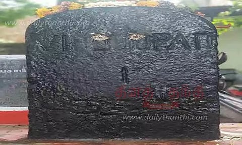 தமிழ் எண் பொறிக்கப்பட்டஆங்கிலேயர் கால மைல்கல்