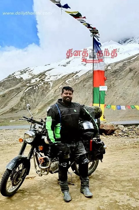 கன்னியாகுமரி முதல் லடாக் வரை 3 நாட்களில் பெருந்துறை சமூக ஆர்வலர் 3,698 கி.மீ. தூரம் மோட்டார் சைக்கிளில் பயணம்; ஹெல்மெட் அணிவது குறித்து விழிப்புணர்வு ஏற்படுத்தினார்
