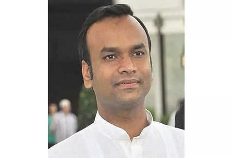 ஊழலில் ஈடுபடும் கிராம பஞ்சாயத்து அதிகாரிகள் மீது கடும் நடவடிக்கை; அதிகாரிகளுக்கு மந்திரி பிரியங்க் கார்கே உத்தரவு