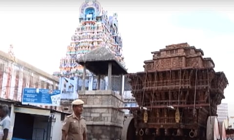 நெல்லையப்பர் கோவில் தேருக்கு துப்பாக்கி ஏந்திய போலீஸ் பாதுகாப்பு