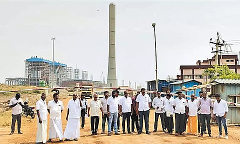 கட்டுமான பணி செய்த ஒப்பந்ததாரர்களுக்கு ரூ.1 கோடியே 80 லட்சம் பாக்கி : அனல் மின் நிலைய நுழைவு வாயிலை முற்றுகையிட்டு போராட்டம்