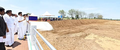 காவிரி டெல்டா பகுதியில் தூர்வாரும் பணியைமுதல்-அமைச்சர் மு.க.ஸ்டாலின் நேரில் ஆய்வு