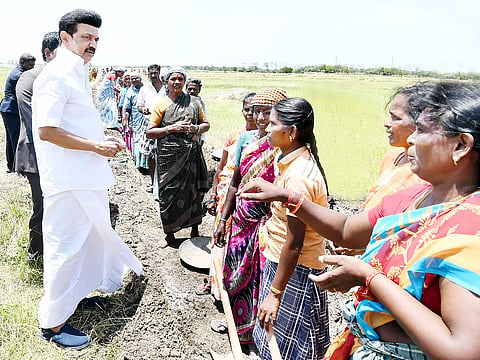 திருச்சியில் 100 நாள் வேலை திட்ட பெண்களிடம் முதல்-அமைச்சர் மு.க.ஸ்டாலின் உரையாடல்