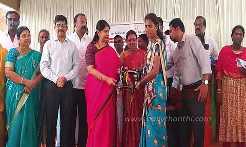 மக்கள் குறைதீர்க்கும் முகாமில் பயனாளிகளுக்கு நலத்திட்ட உதவி; கனிமொழி எம்.பி. வழங்கினார்