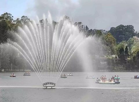 கொடைக்கானலில் குவிந்த சுற்றுலா பயணிகள்