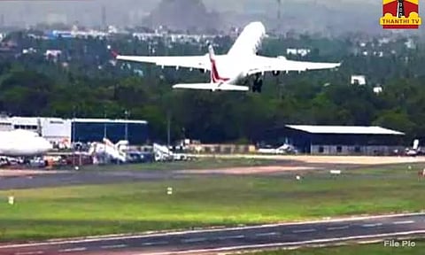 சென்னையில் சூறைக்காற்றுடன் கனமழை: விமான சேவை பாதிப்பு