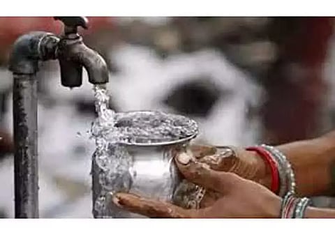 குழாய் உடைந்து வீணாகும் குடிநீர்