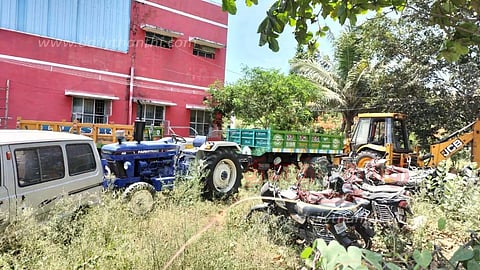 பறிமுதல் செய்யப்பட்ட வாகனங்களை நிறுத்த தனி அறை-கிடங்கு அமைக்கப்படுமா?