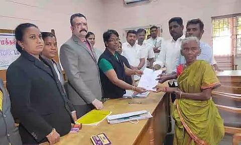 கரூர் மக்கள் நீதிமன்றத்தில் 63 வழக்குகளுக்கு தீர்வு