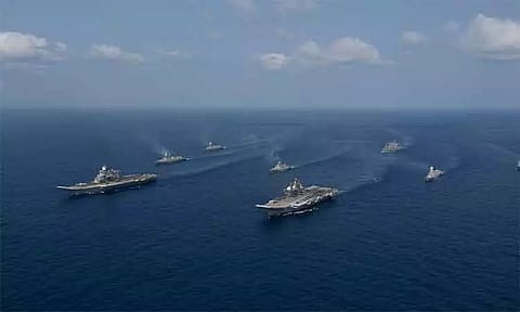 இந்திய கடற்படையின் கடல்சார் திறனை பிரதிபலிக்கும் வகையில் நடத்தப்பட்ட பிரம்மாண்ட போர் பயிற்சி