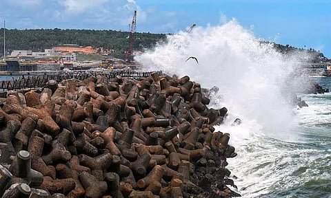 பிபோர்ஜாய் புயல்: முன்னெச்சரிக்கை நடவடிக்கை குறித்து பிரதமர் மோடி ஆலோசனை