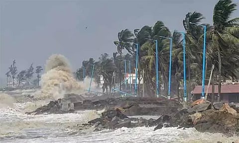 பிபோர்ஜாய் புயல் எதிரொலி: குஜராத்தின் கட்ச் வளைகுடா கடலோரப் பகுதிகளில் 144 தடை உத்தரவு