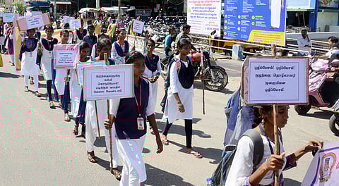 குழந்தை தொழிலாளர் ஒழிப்பு தின விழிப்புணர்வு ஊர்வலம்