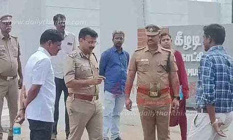 கீழடி புறக்காவல் நிலையம்-சோதனை சாவடி-டி.ஐ.ஜி. துரை நேரில் ஆய்வு